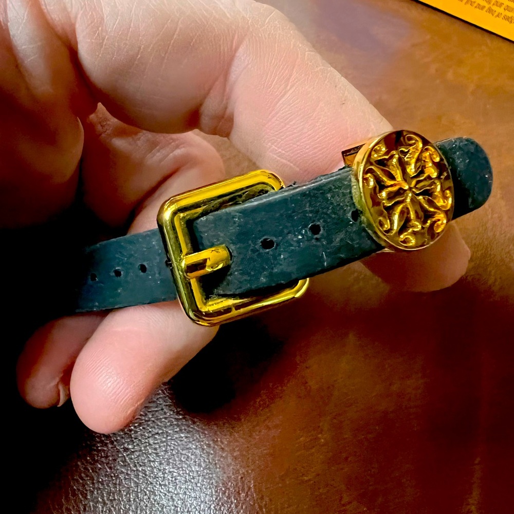 Rustic Cuff Amanda. Black with gold